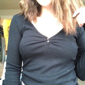 Black low neck longsleeve